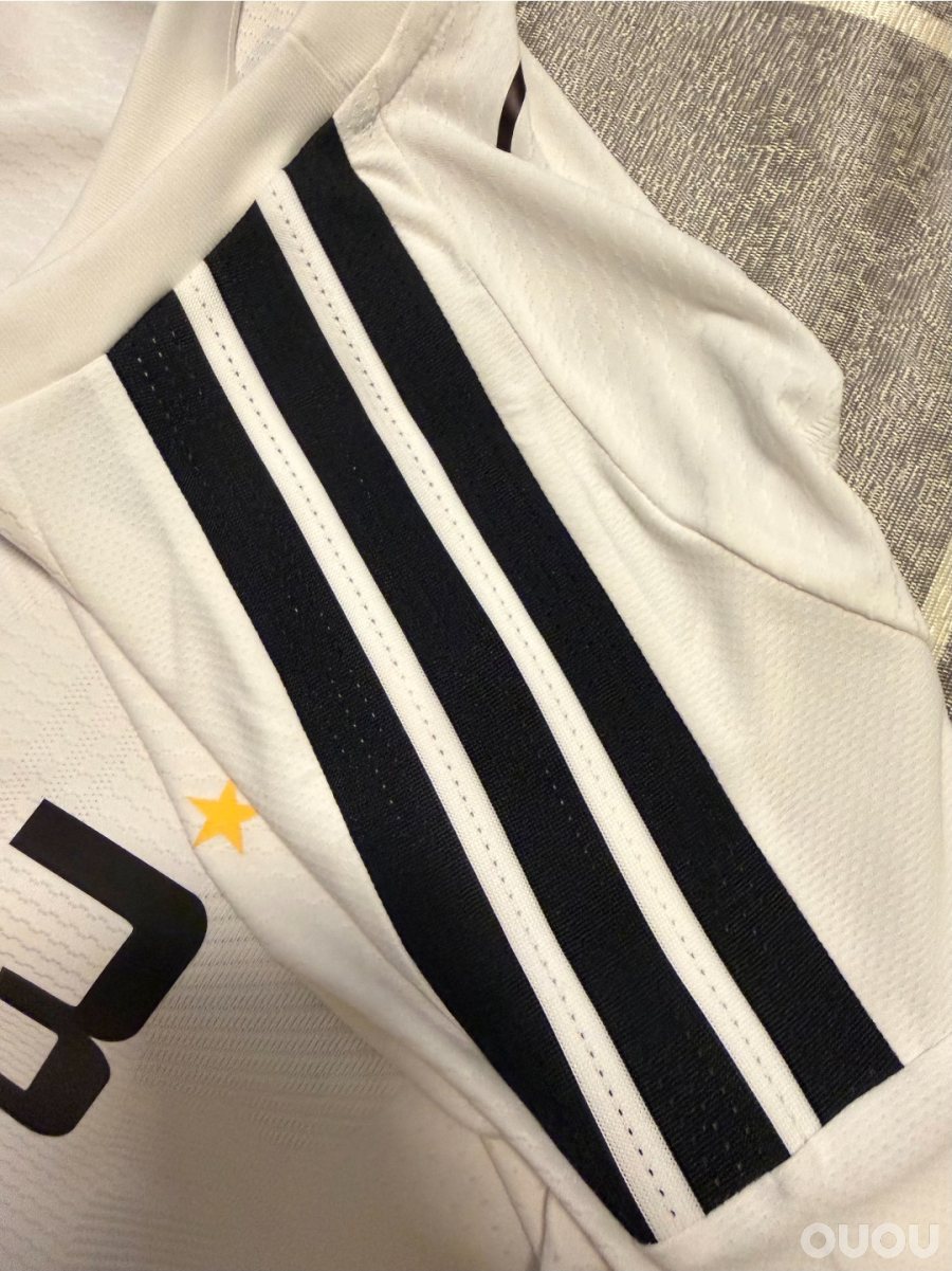 阿迪达斯新款球员版组队服测评