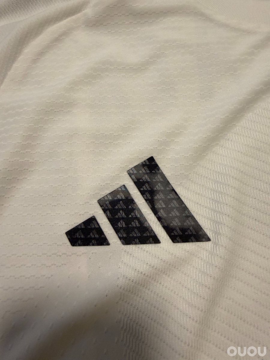 阿迪达斯新款球员版组队服测评