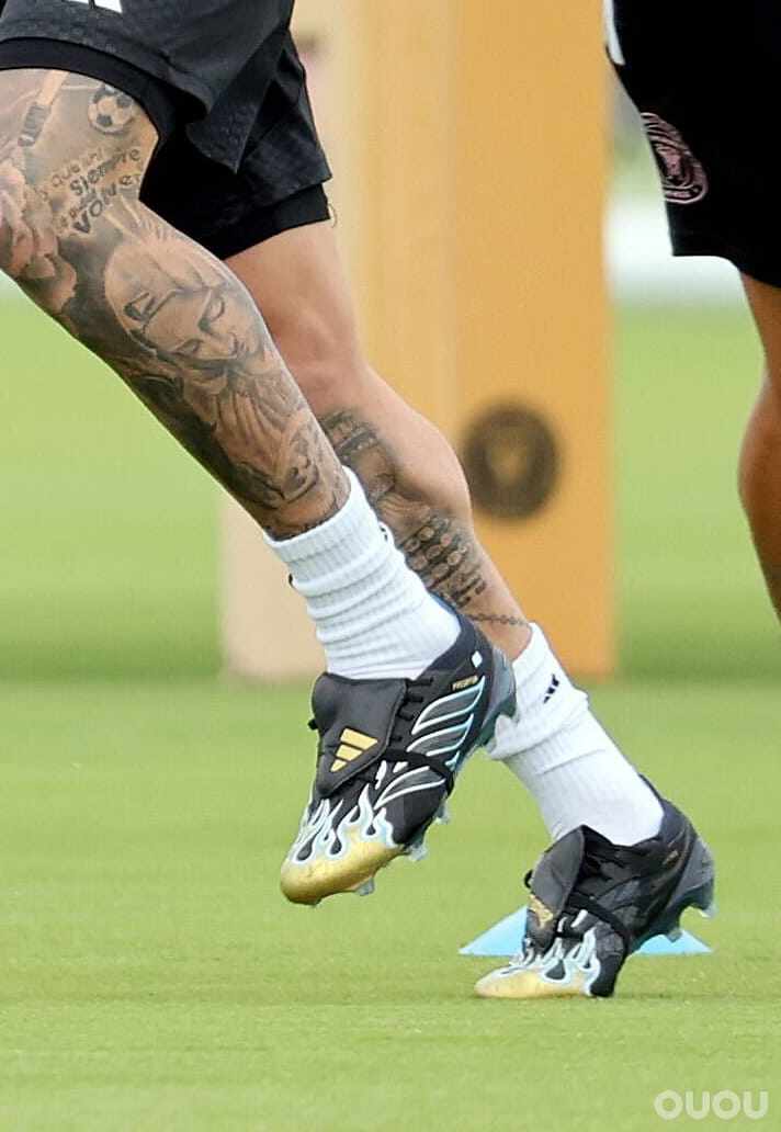 阿迪达斯 Predator(猎鹰)x Thrasher 联名战靴:这场跨界,让喜欢滑板文化的人热泪盈眶