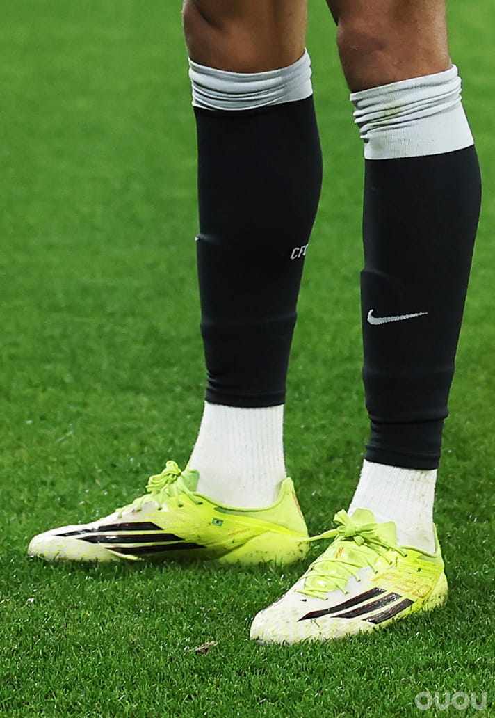 假期后补作业 欧冠第八比赛日战靴盘点:复古经典 + 全新战靴齐亮相,门将穿新鞋头槌绝杀太燃,喜欢的话留下您的评论。