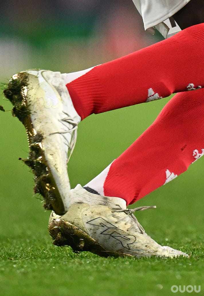 假期后补作业 欧冠第八比赛日战靴盘点:复古经典 + 全新战靴齐亮相,门将穿新鞋头槌绝杀太燃,喜欢的话留下您的评论。