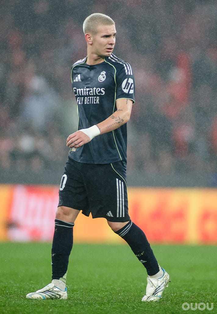 假期后补作业 欧冠第八比赛日战靴盘点:复古经典 + 全新战靴齐亮相,门将穿新鞋头槌绝杀太燃,喜欢的话留下您的评论。