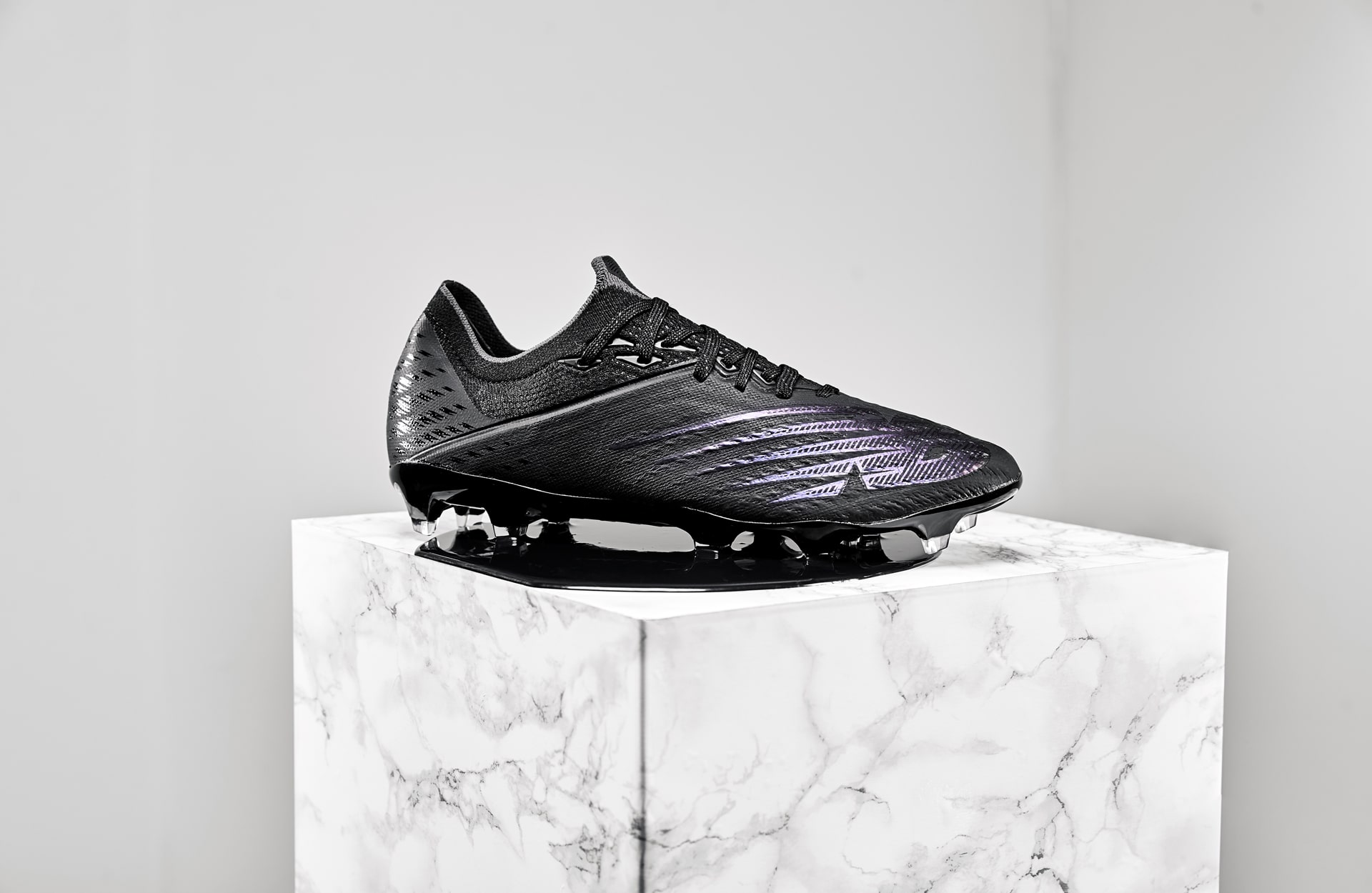 New Balance发布Dark Ink套装系列