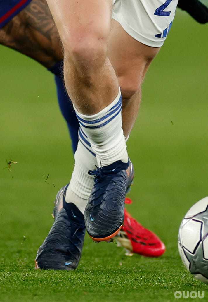 假期后补作业 欧冠第八比赛日战靴盘点:复古经典 + 全新战靴齐亮相,门将穿新鞋头槌绝杀太燃,喜欢的话留下您的评论。