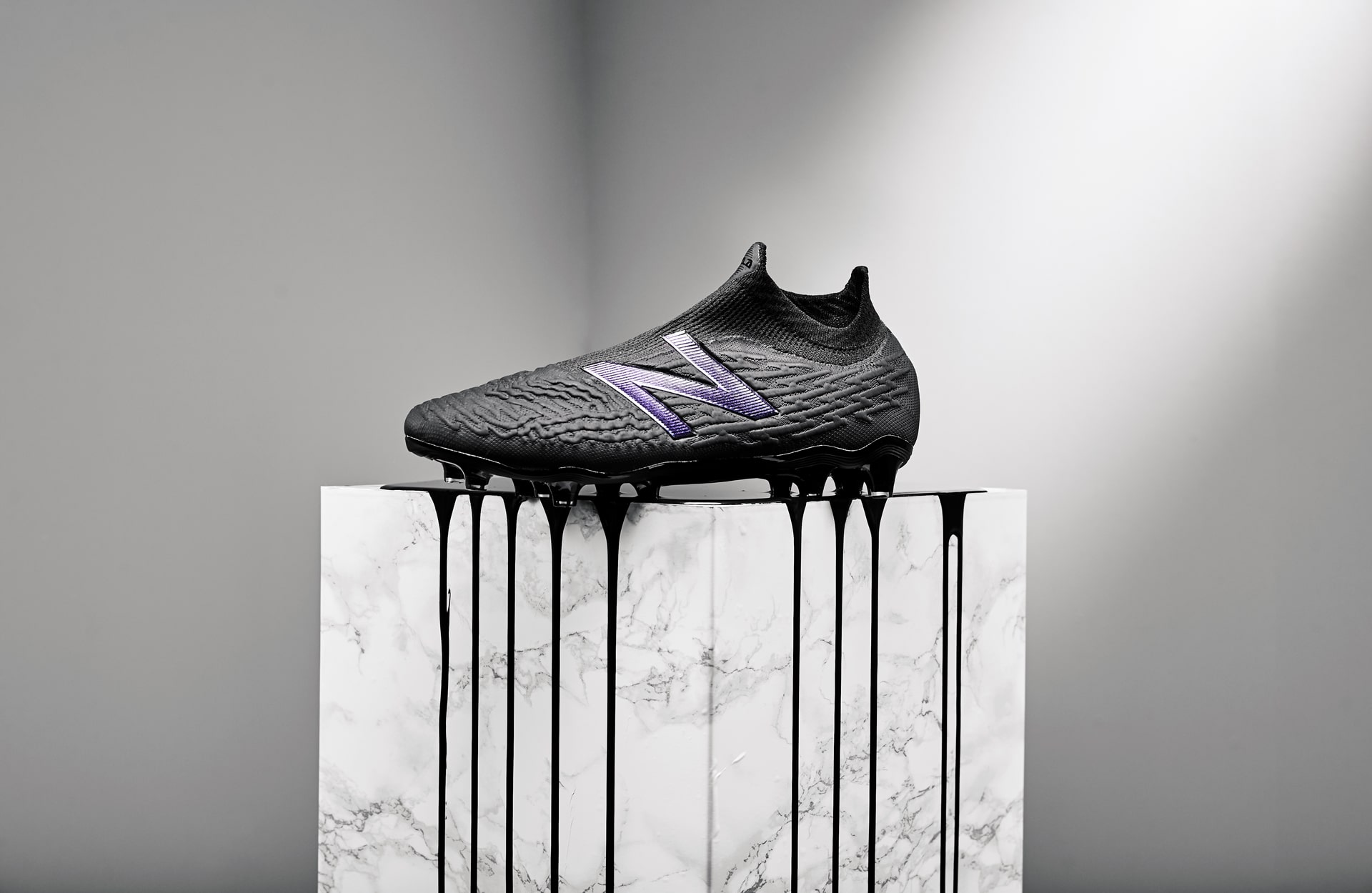 New Balance发布Dark Ink套装系列