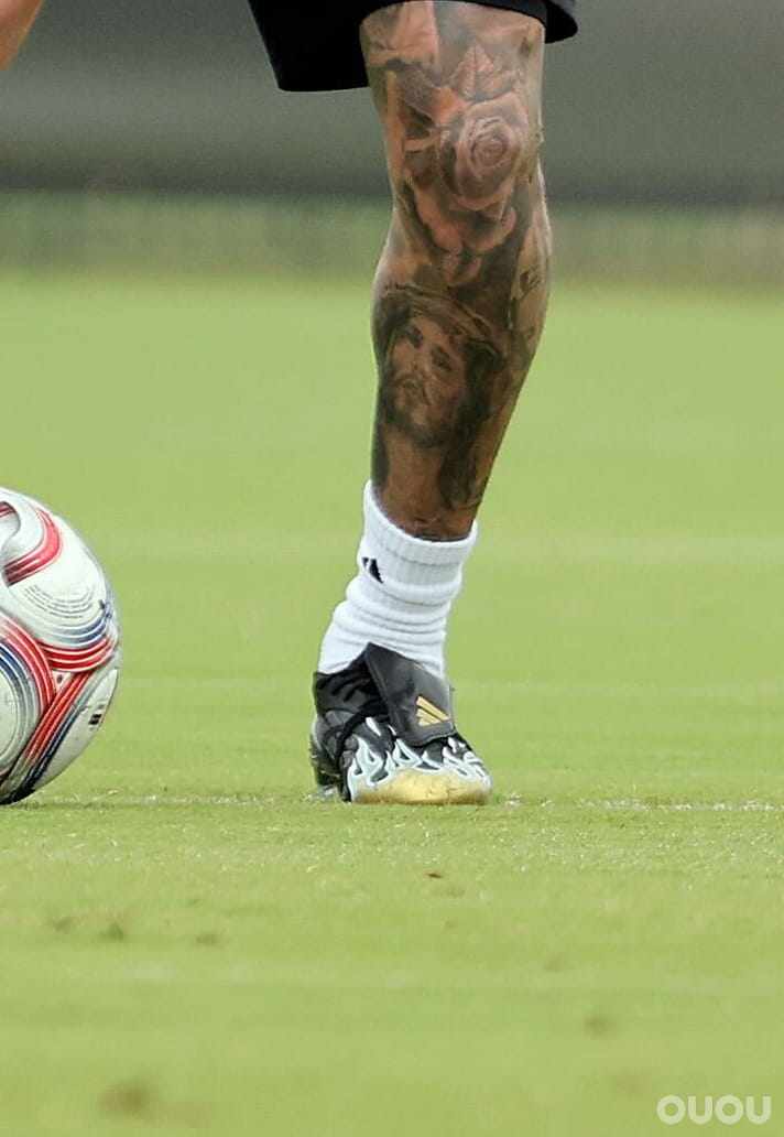 阿迪达斯 Predator(猎鹰)x Thrasher 联名战靴:这场跨界,让喜欢滑板文化的人热泪盈眶