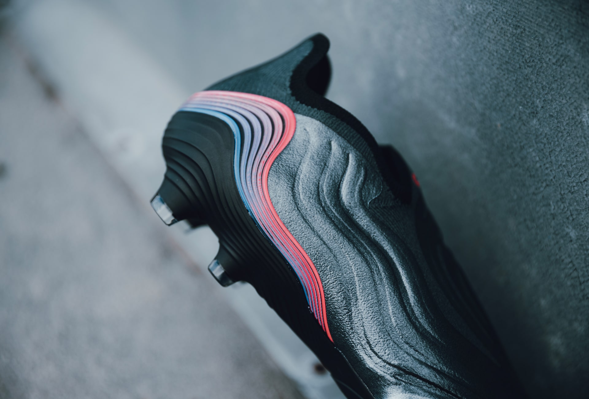 阿迪达斯发布 'Escape Light' Pack