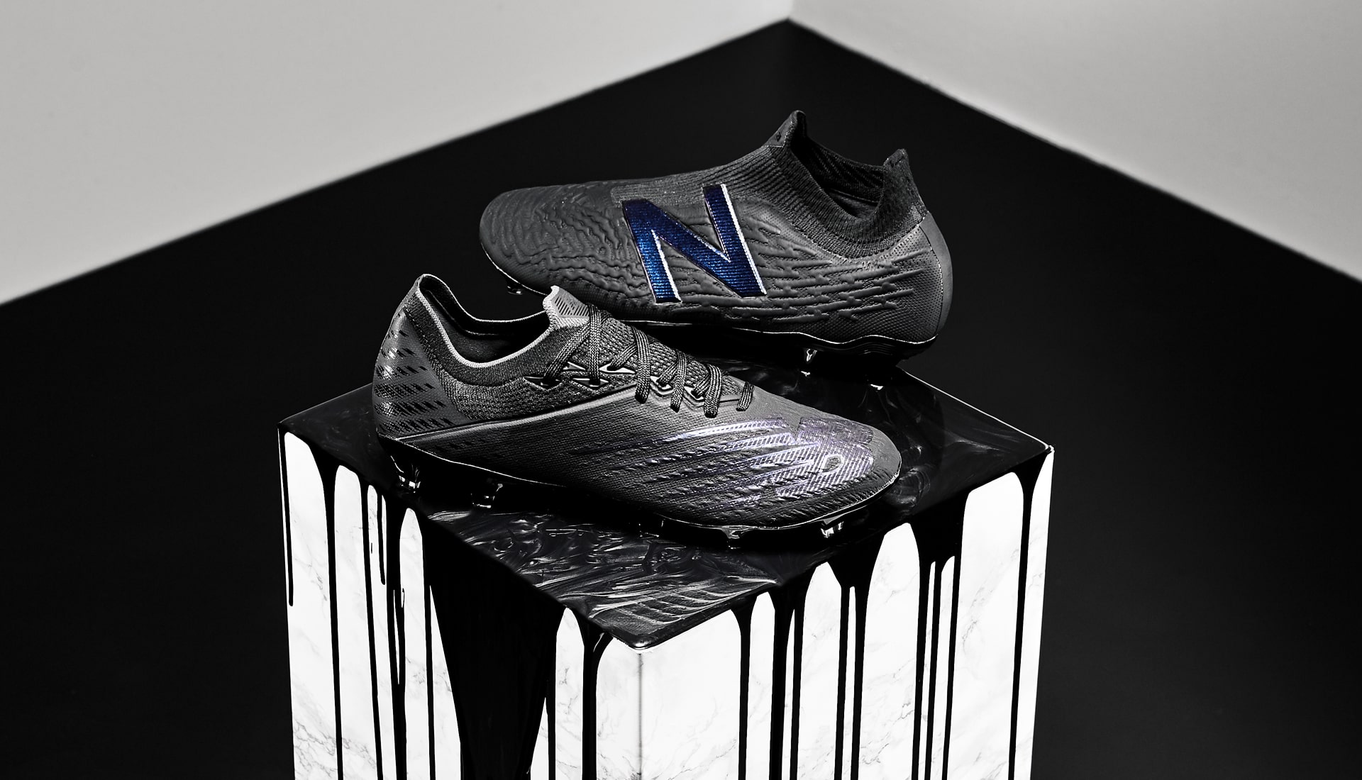 New Balance发布Dark Ink套装系列