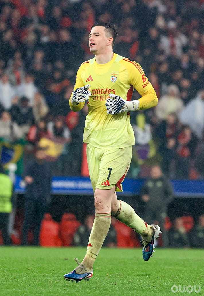 假期后补作业 欧冠第八比赛日战靴盘点:复古经典 + 全新战靴齐亮相,门将穿新鞋头槌绝杀太燃,喜欢的话留下您的评论。