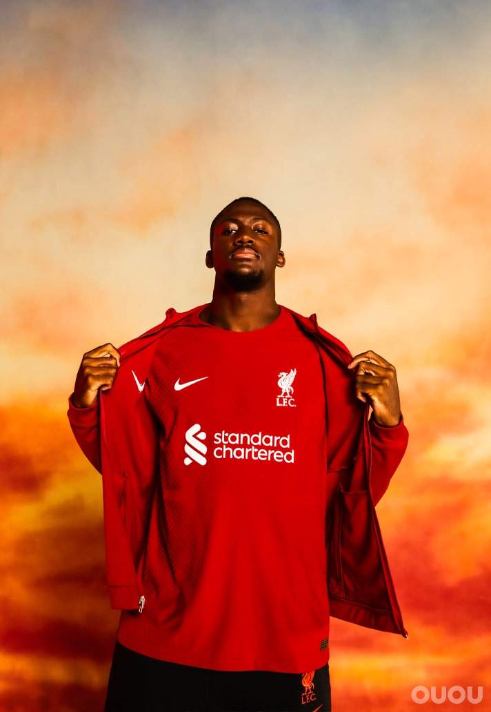 为什么说利物浦新赛季的球衣不仅仅是一件“红秋衣”