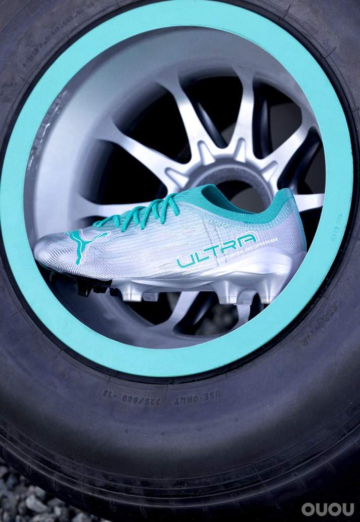 彪马携手梅奔F1车队推出限量版Ultra 1.4足球鞋