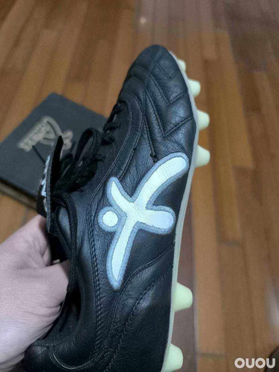 日产Gelax足球鞋