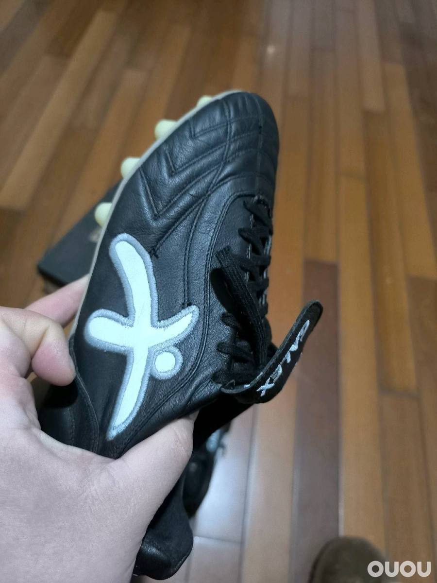 日产Gelax足球鞋